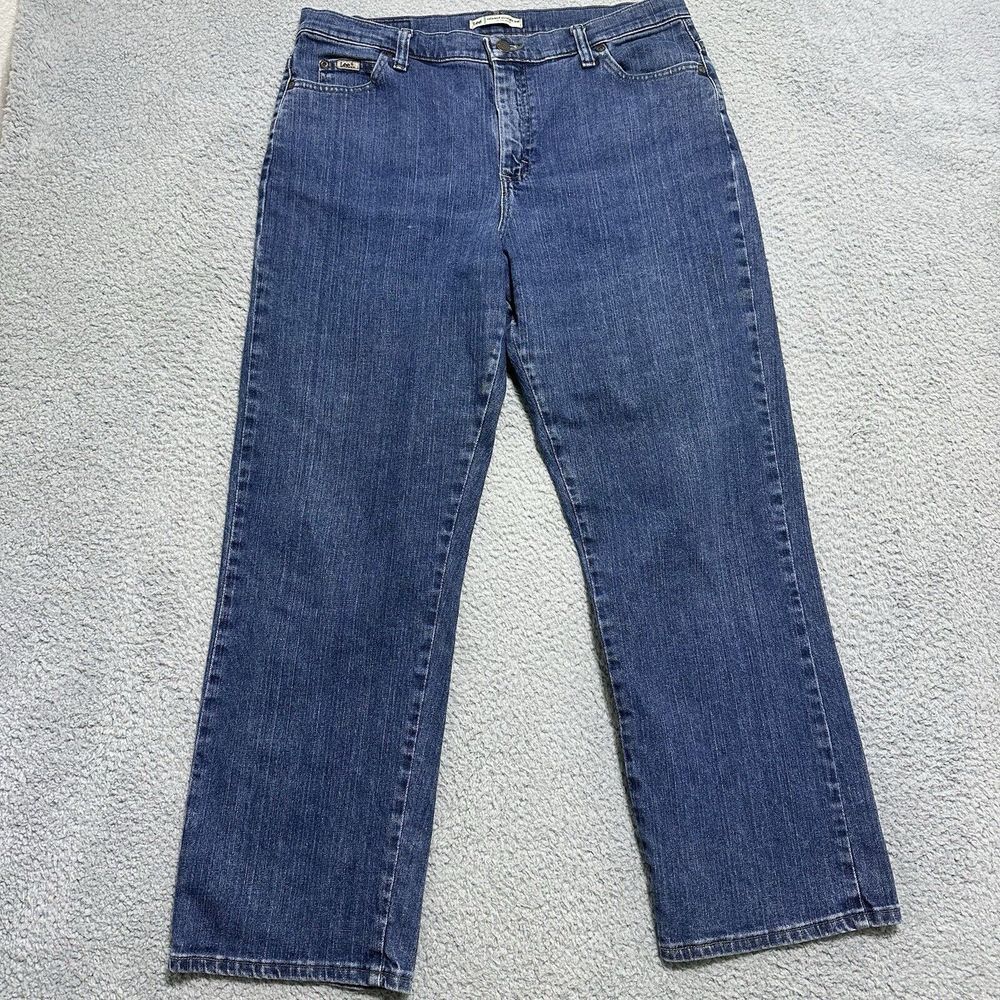 Lee Women's Jeans Size 14 Short Relaxed Fit Straight Leg At The Waist Wide Leg